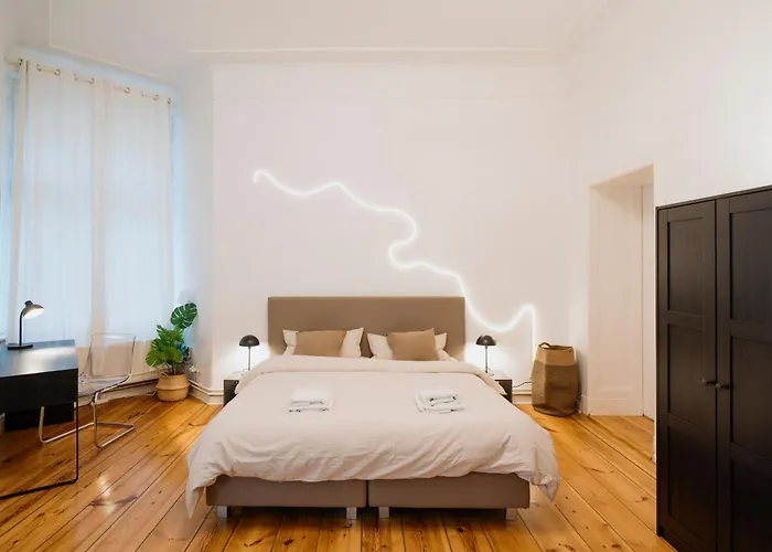 Homely Berlin - Luxurious, Spacious, Near Victory Column, River
