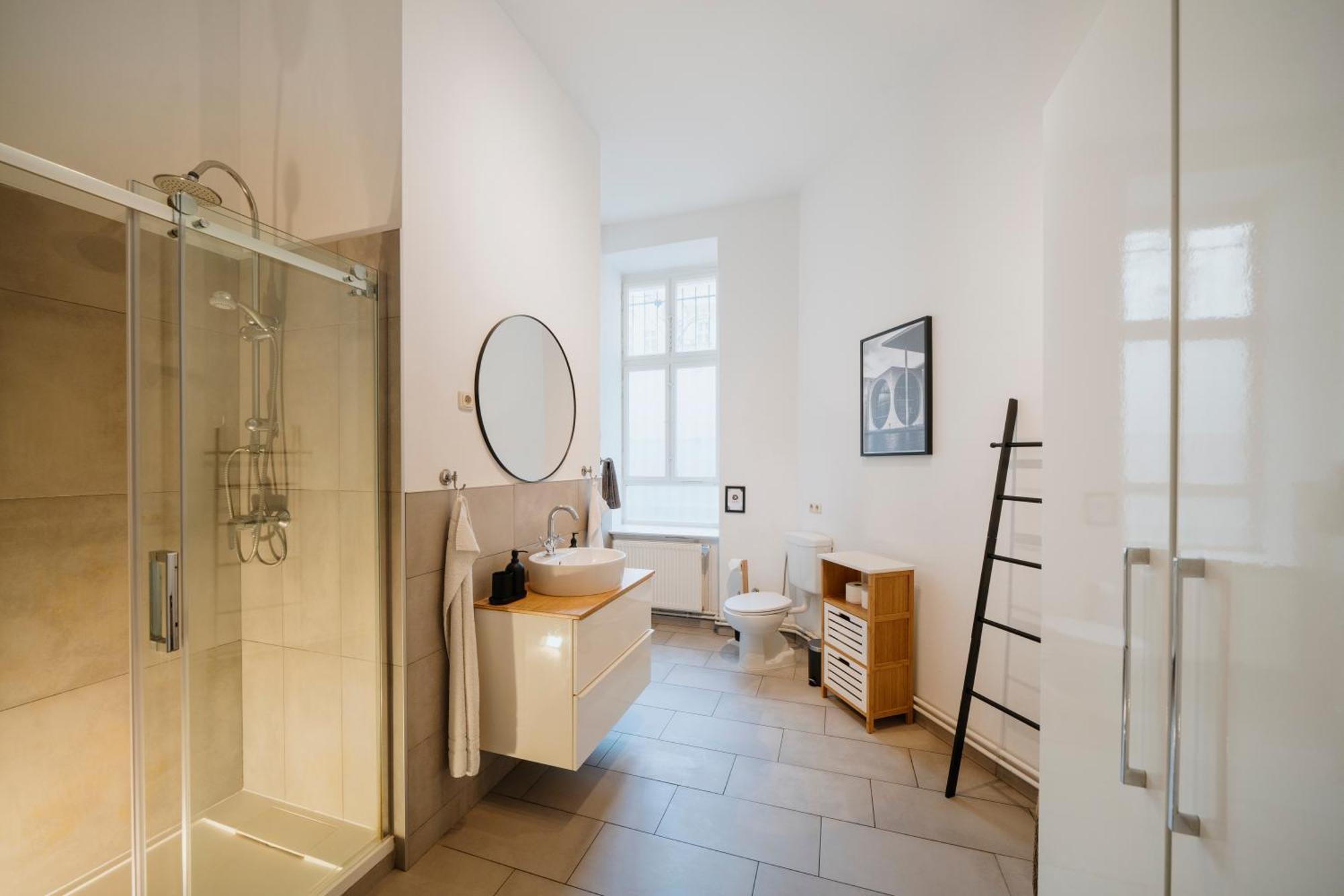 Homely - Luxurious, Spacious, Near Victory Column, River Appartement