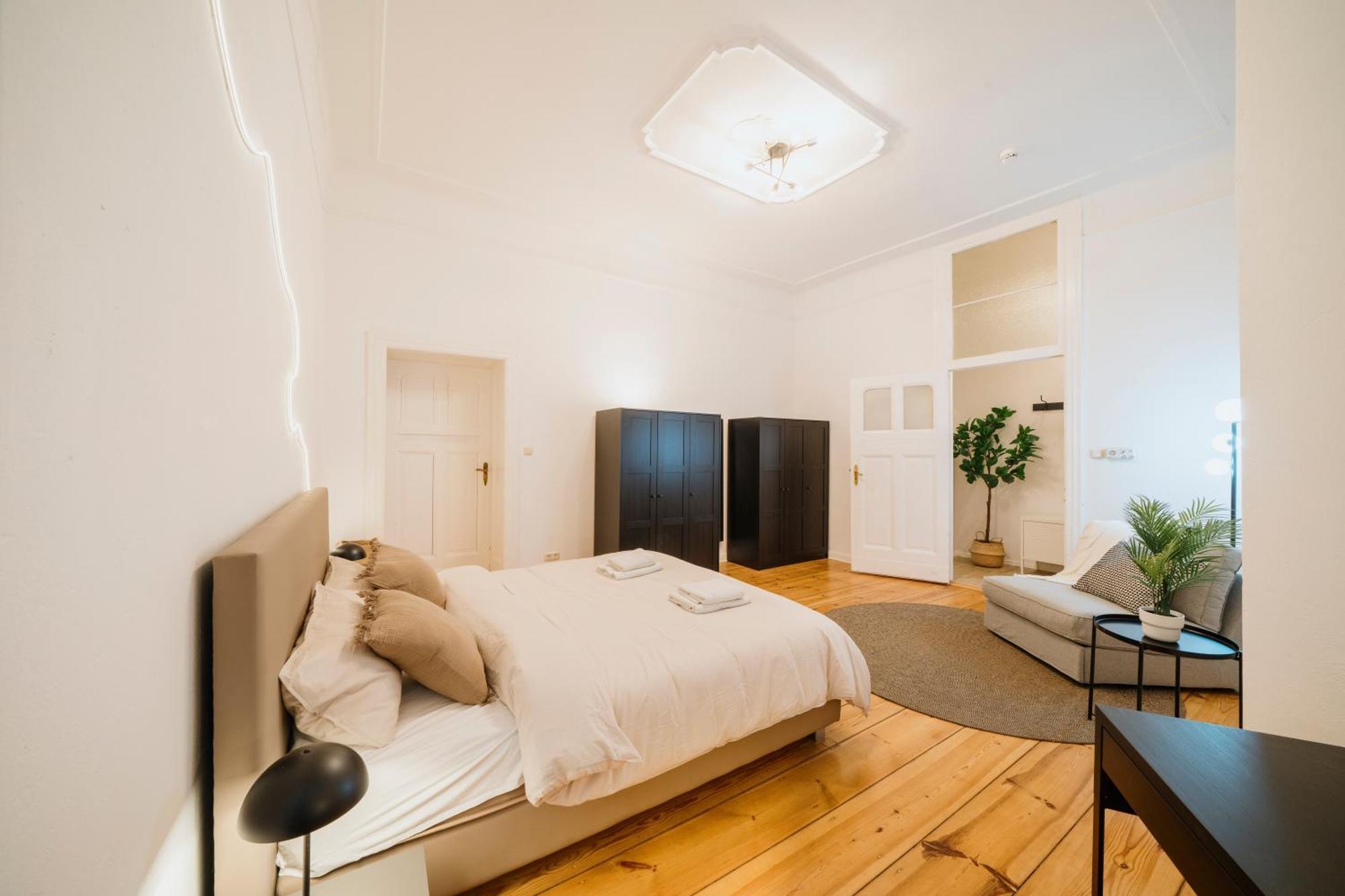 Homely - Luxurious, Spacious, Near Victory Column, River Appartement *