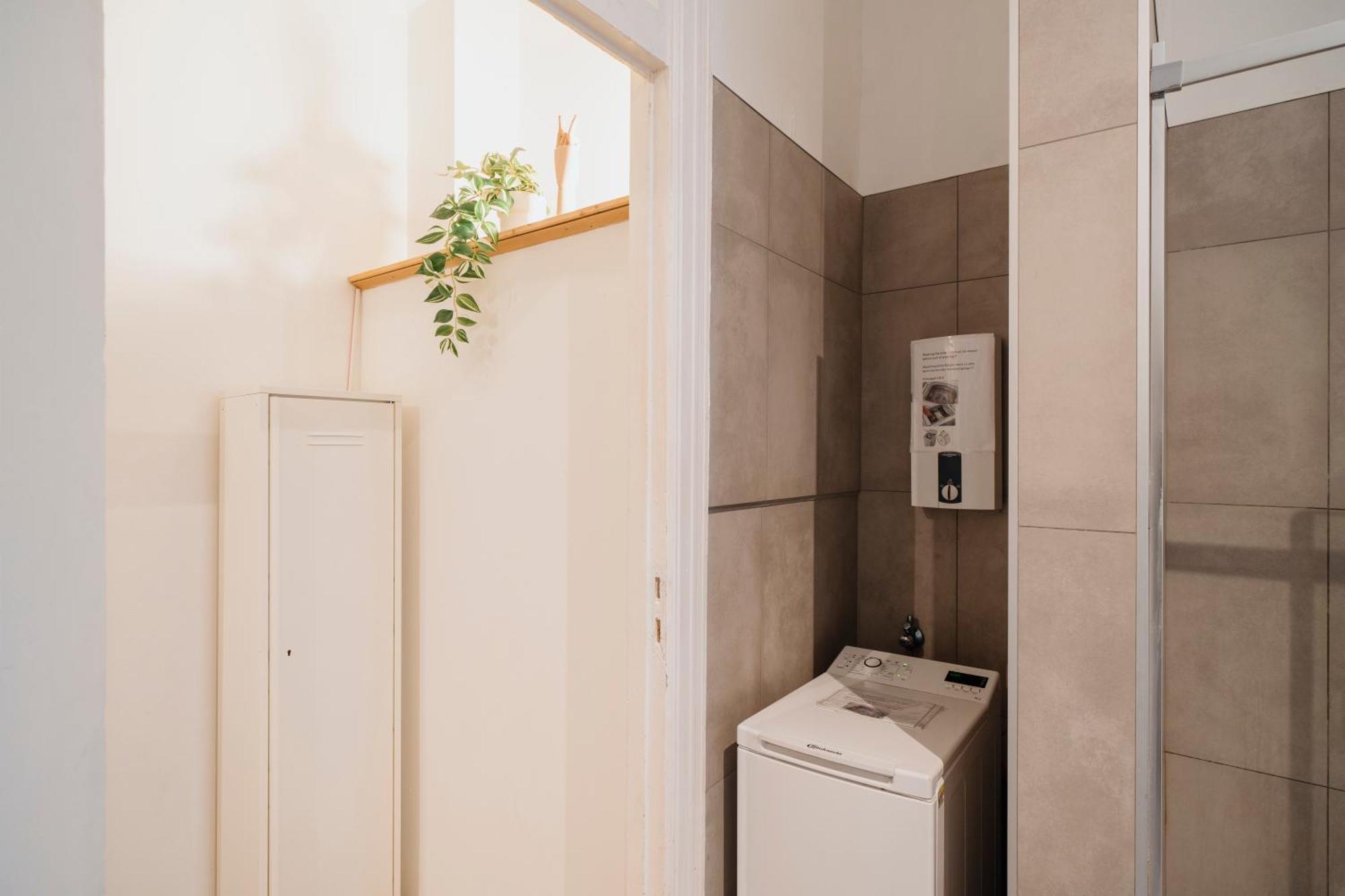 Homely - Luxurious, Spacious, Near Victory Column, River Appartement