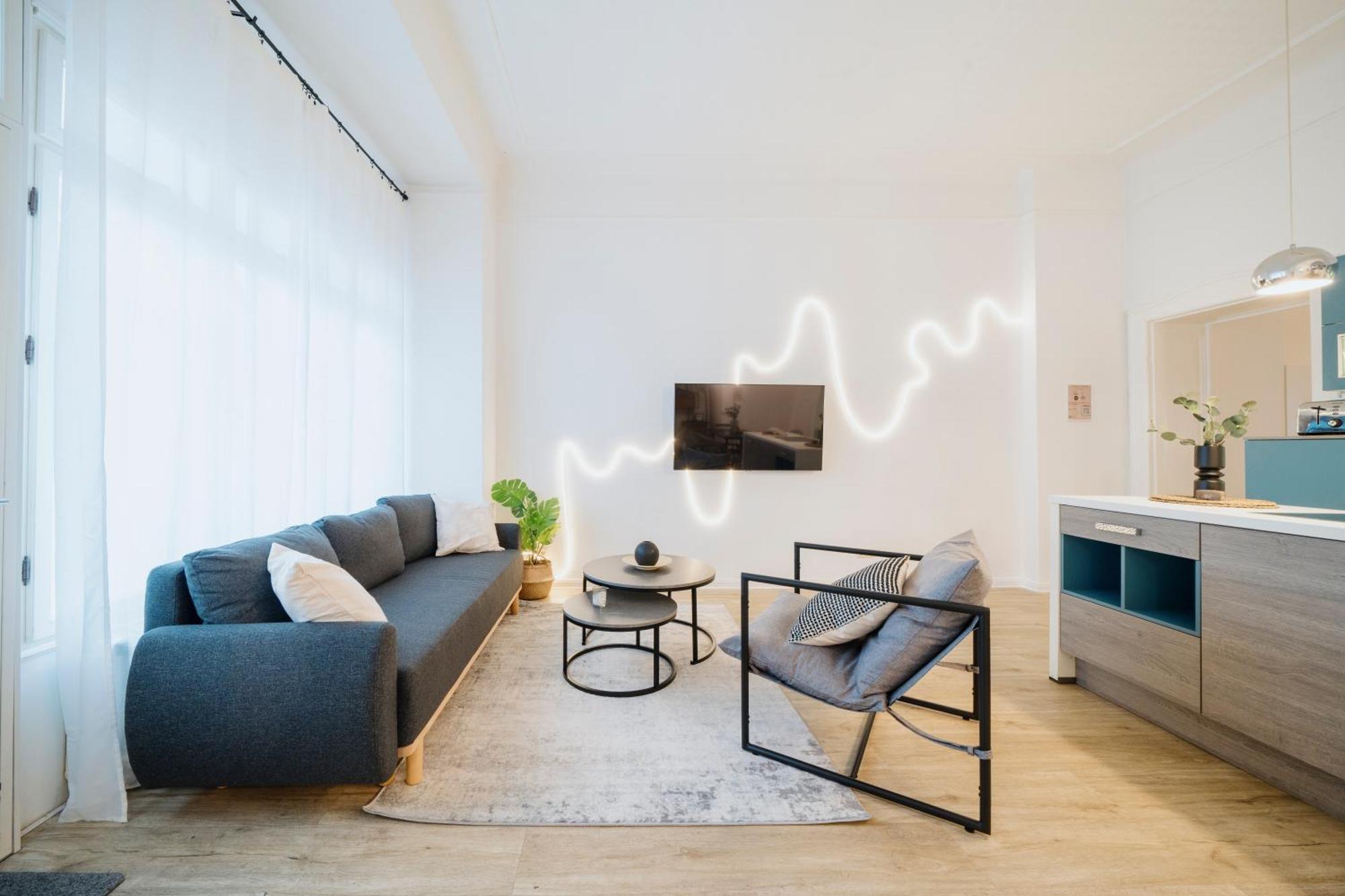 Appartement Homely - Luxurious, Spacious, Near Victory Column, River *