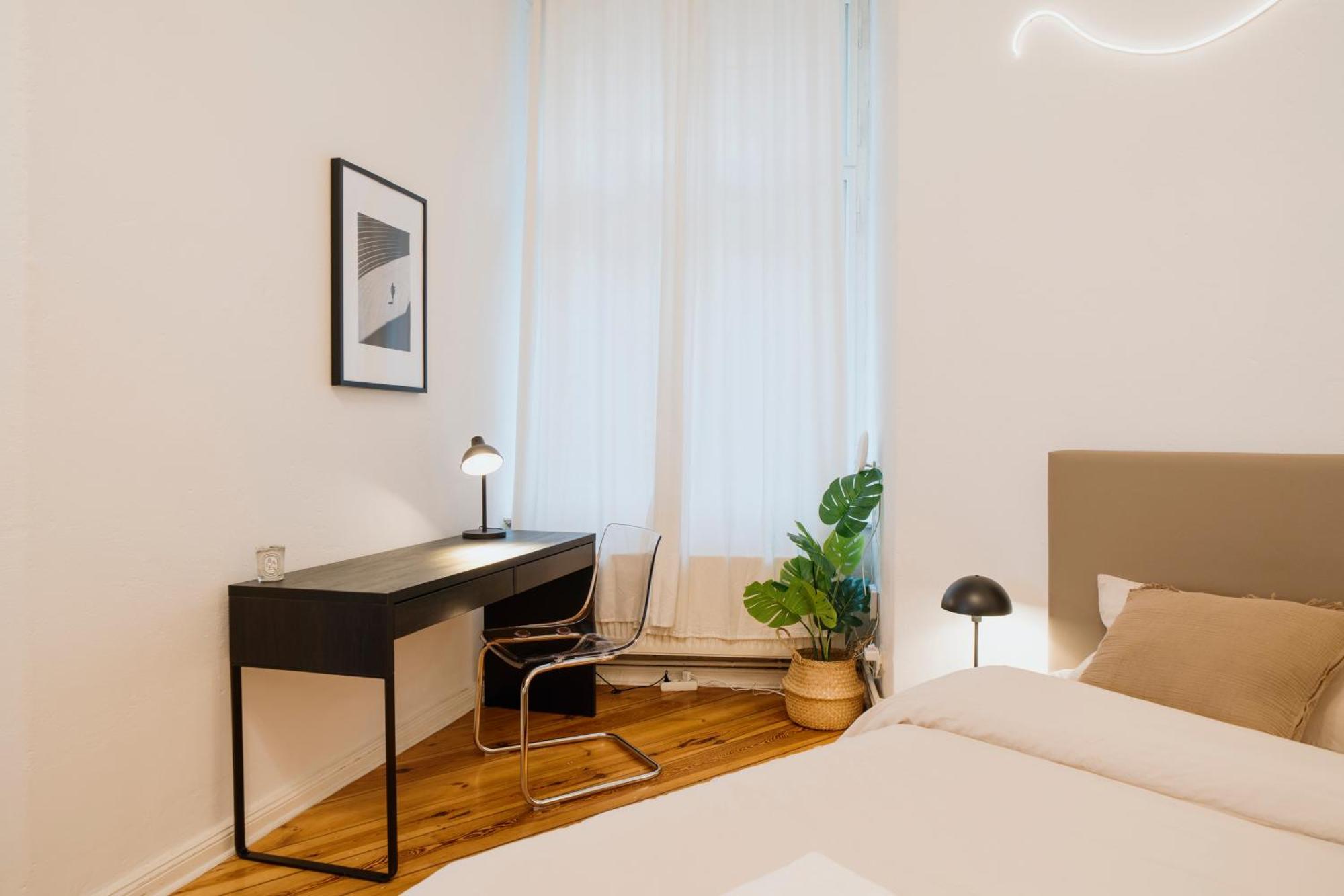 Homely - Luxurious, Spacious, Near Victory Column, River Berlim