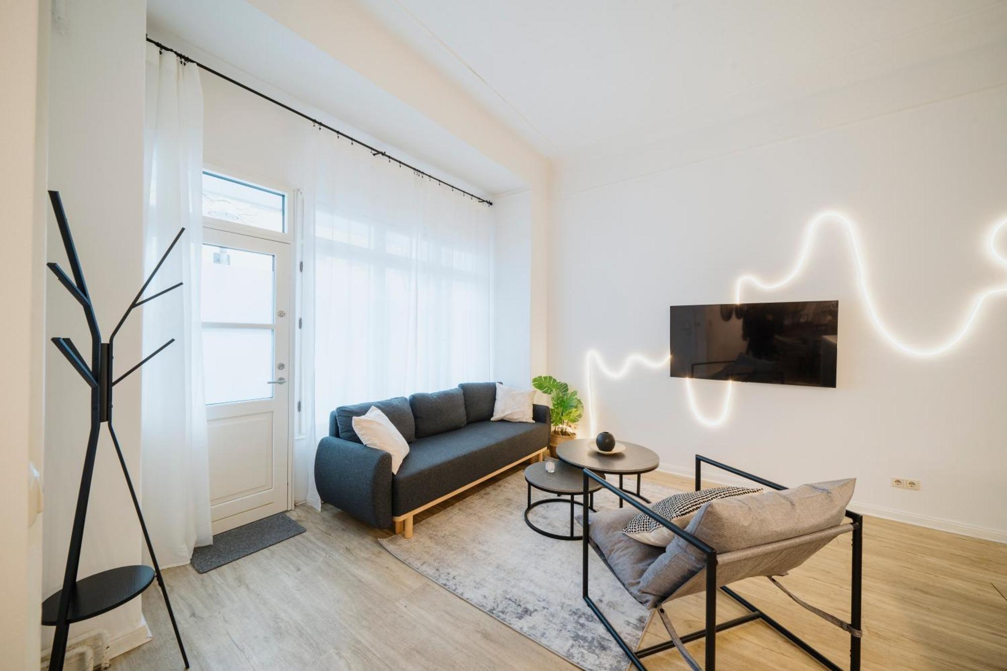 Homely - Luxurious, Spacious, Near Victory Column, River Berlim