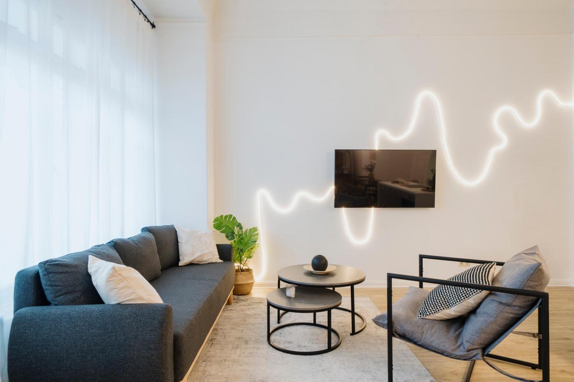 Apartamento Homely - Luxurious, Spacious, Near Victory Column, River *