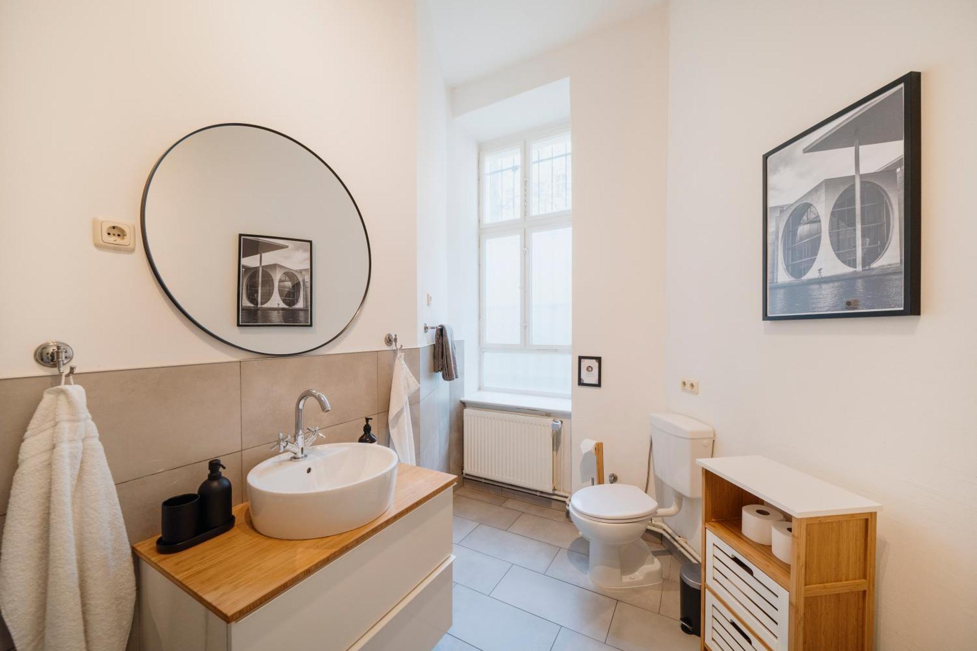 Homely - Luxurious, Spacious, Near Victory Column, River Appartement Berlijn